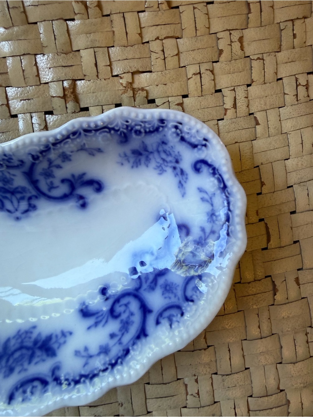 Antique Flow Blue / White Scalloped Porcelain Trinket Dish - Picture 4 of 8
